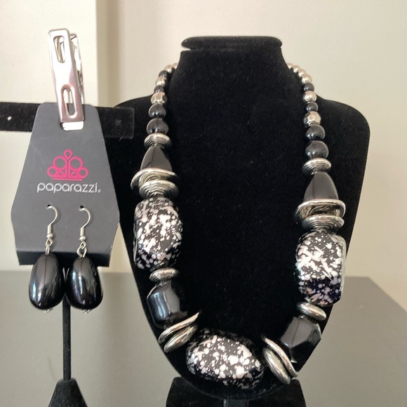Paparazzi Black and Silver Beaded Necklace Set - Picture 1 of 1